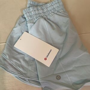Lululemon Hotty Hot High-Rise Short 2.5” SIZE 6 Powder blue perfect sold out NWt